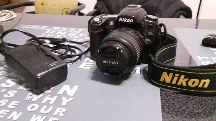 Camara Nikon D80
