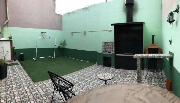 Casa cuatro ambientes, cochera, excelente (Villa Lugano)