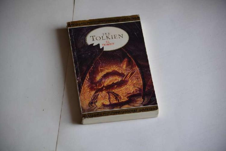 J.R.R. Tolkien: El hobbit.
