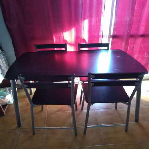 Liquido Combo mesa y 4 silla + mesa plástica redonda
