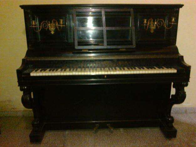 Piano Pleyel antiguo en muy buen estado