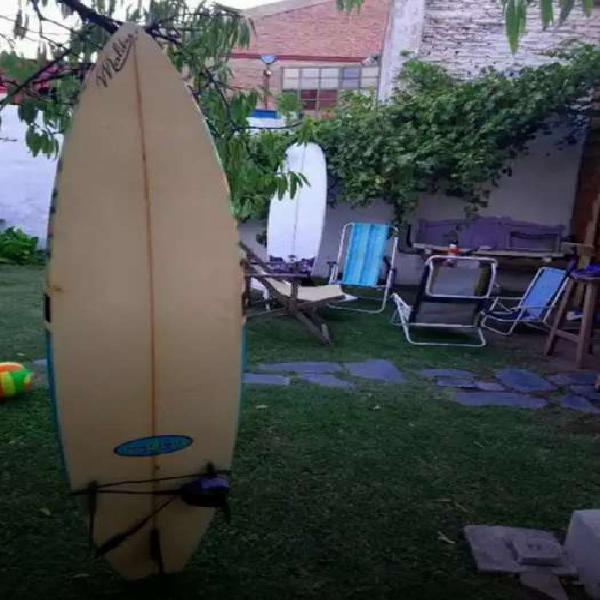 Tabla surf Malibu Floripa Brasil adolescente con pitha y
