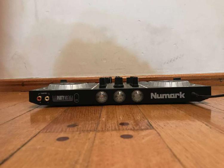 mezcladora DJ numark party mix luces.