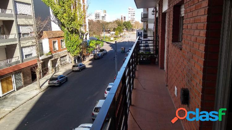 2 Ambientes a la calle c/balcón corrido - Plaza Mitre