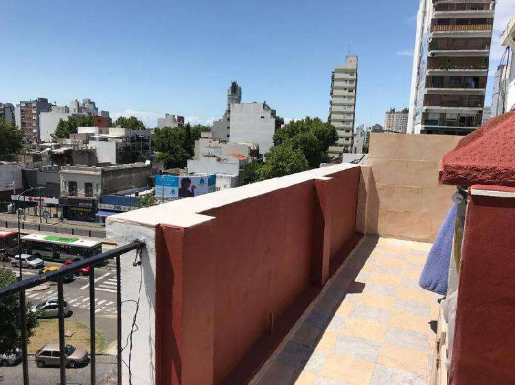 Balcón terraza con parrilla - Paroissien 2400 - Saavedra -