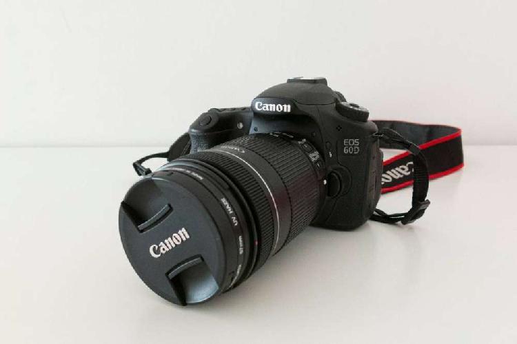 Canon EOS 60D + Flash Canon Speedlight EX II + Mochila