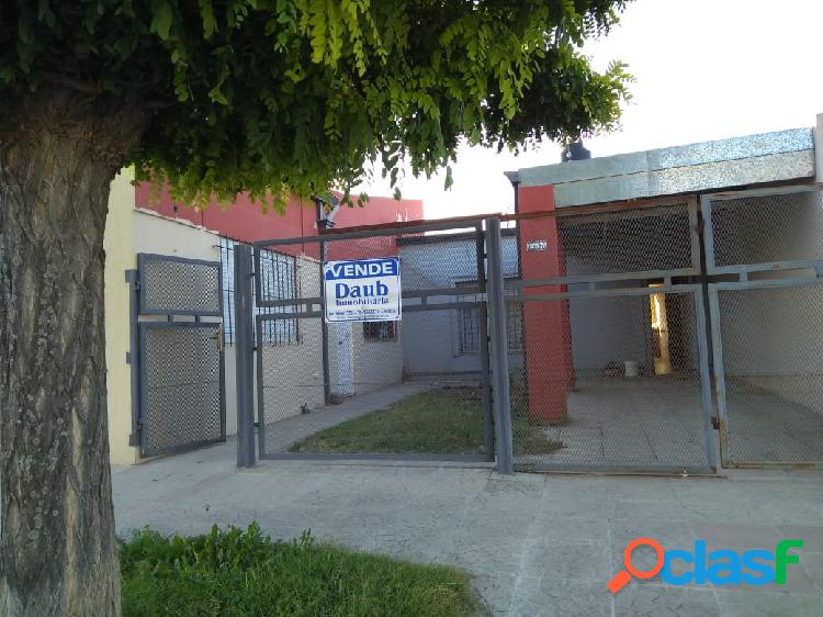 Casa 2d con local p/reciclar U$S 130.000