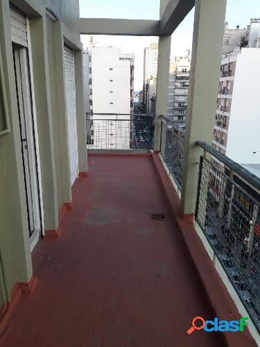 Departamento de 3 ambientes, a la calle con balcón terraza
