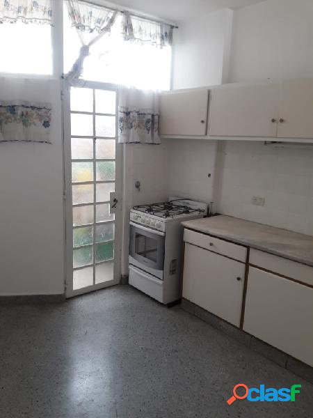 Exelente depto 3 amb con dep y balcon a la calle impecable