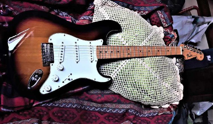 Fender Stratocaster Standard Mexico Casi Sin Uso C/est