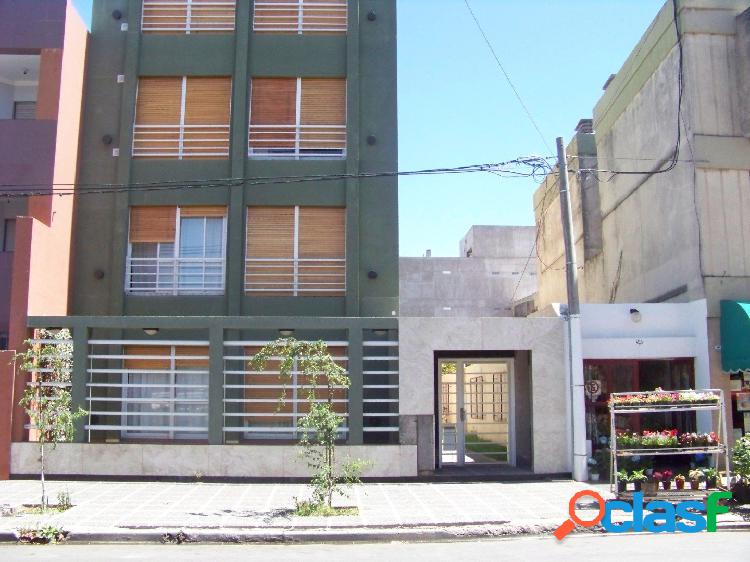 Funcional zona UNS Paraguay 444 2 piso $ 8.000