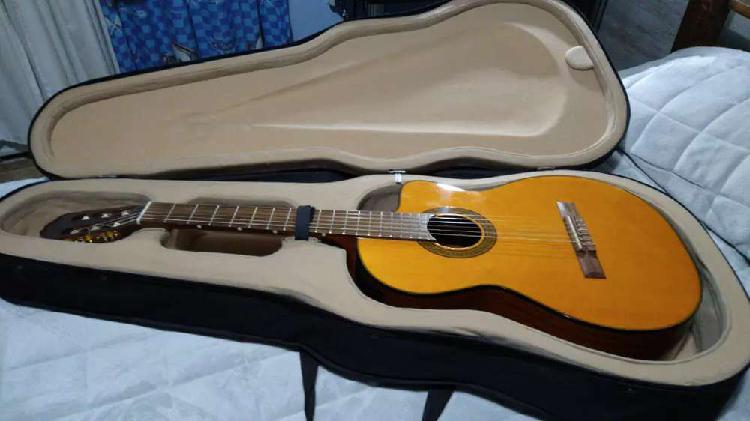 Guitarra electrocriolla Takamine EG 124 C