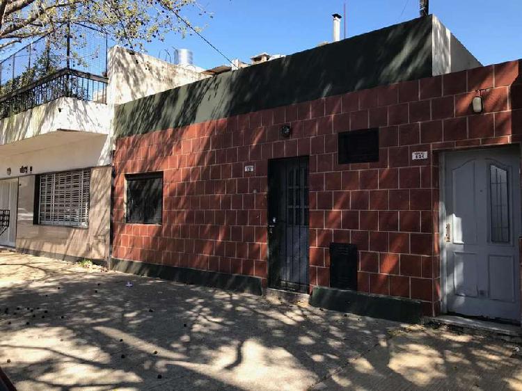 OPORTUNIDAD! PH a RECICLAR - 4 AMBIENTES - PATIO y TERRAZA -