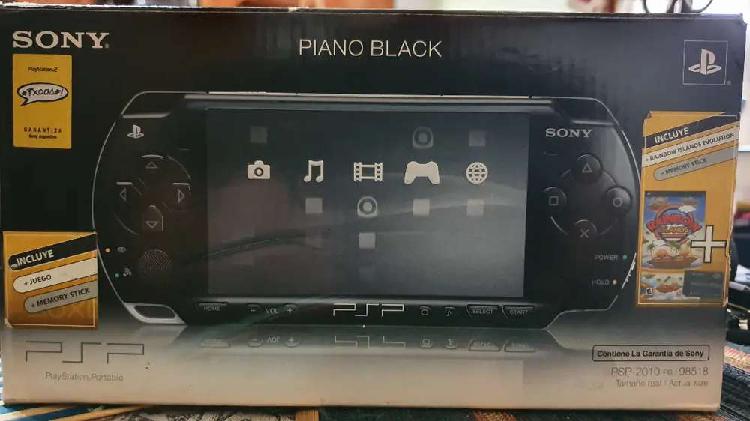 PSP 2010, como nueva, sin bateria, con todos los accesorios,