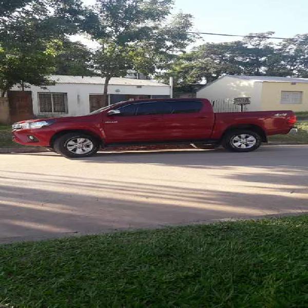 Toyota hilux srv 4x4 automática impecable