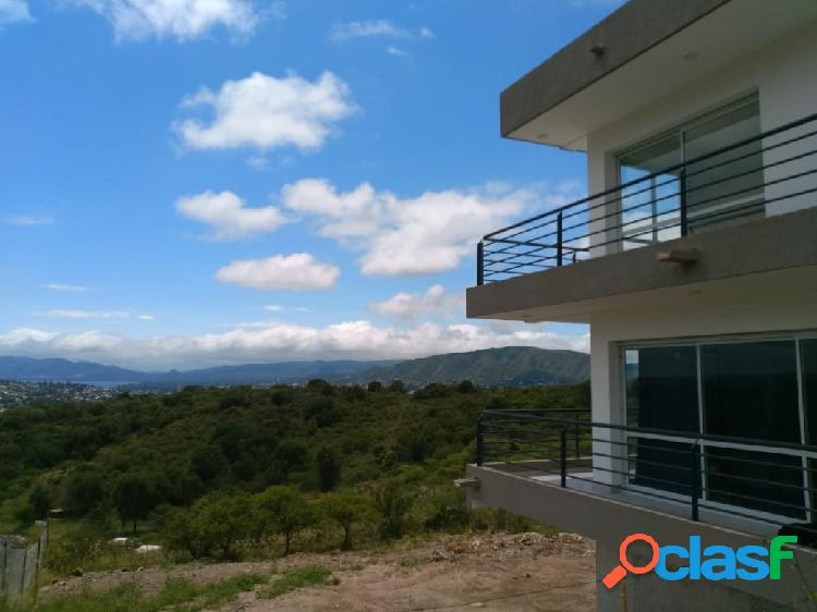 VENTA DE CASA EN CARLOS PAZ BARRIO VENTURIA