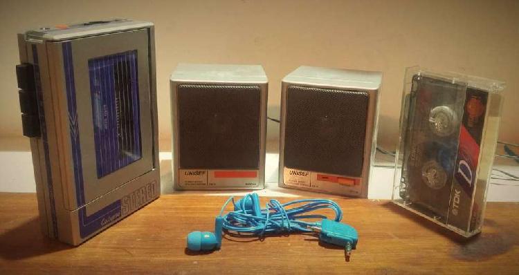 Walkman Stereo de los 80, con dos miniparlantes y un