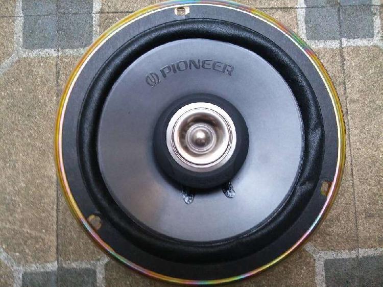 Parlantes Pioneer