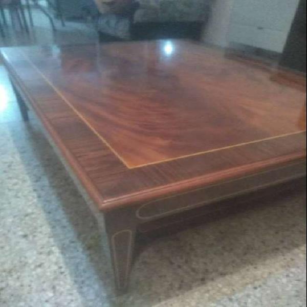 mesa baja colonial enchapada en raiz de nogal impecable