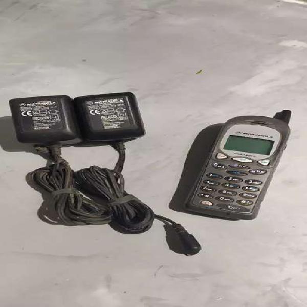 Celular antiguo Retro Motorola T2267 con 2 cargadores