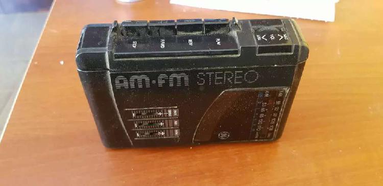 Radio grabador y reproductor de mano