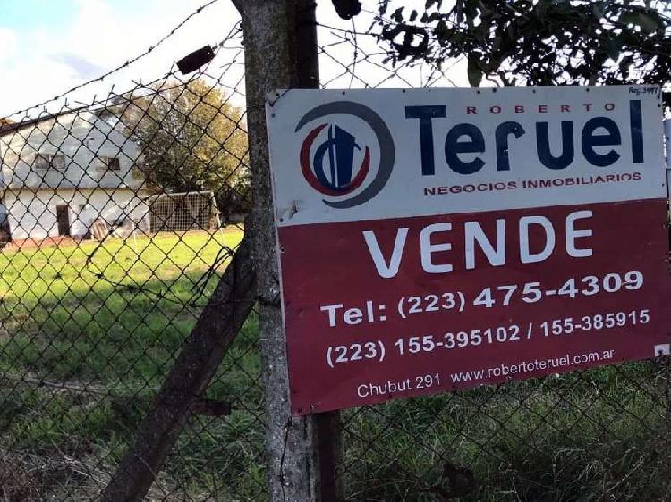 Se vende lindo lote sobre esquina y en buen entorno.-