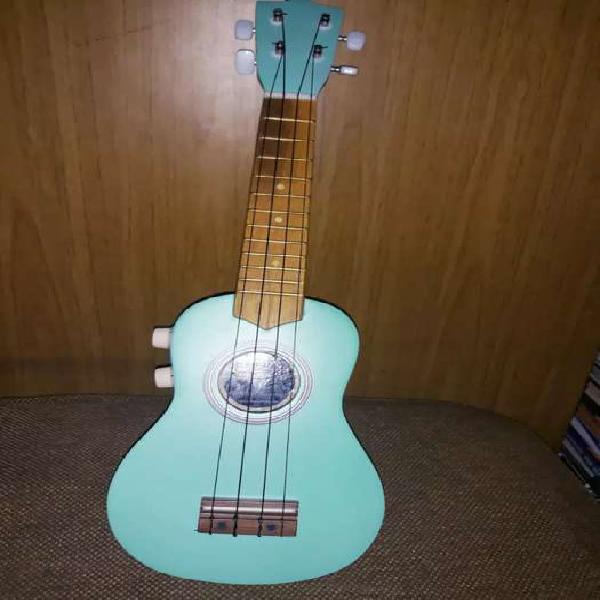 Ukelele soprano electroacustico