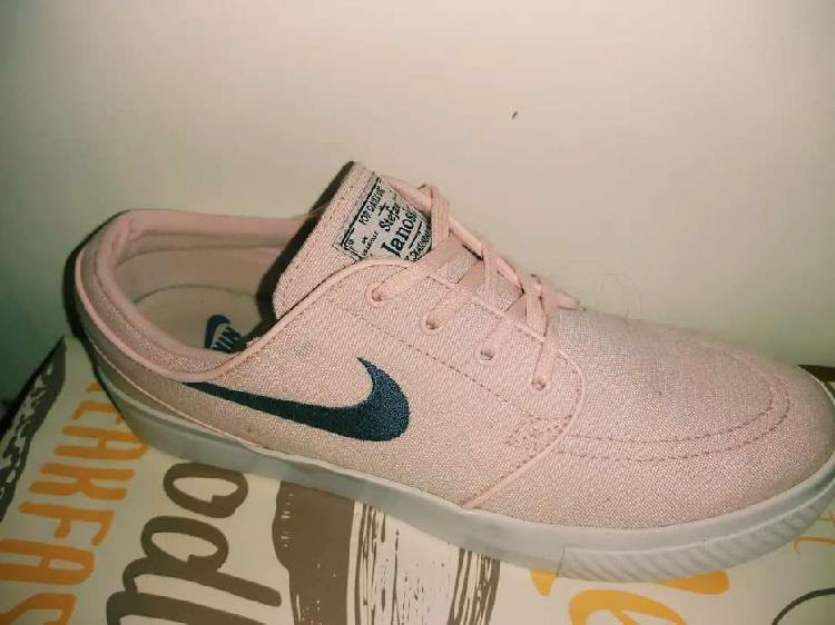 VENDO ZAPATILLAS NIKE JANOWSKI ROSA! EXCLENTE ESTADO