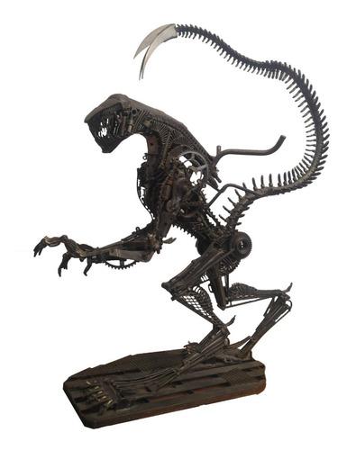 Increible Escultura De Hierro Metal Reciclado Alien Gigante