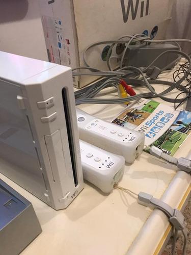 Nintendo Wii Con Dos Josticks Muy Bien Cuidada Con Poco Uso