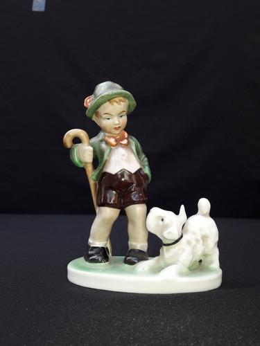 Una Exquisita Figura De Porcelana Bavaria Niño Y Su Mascota