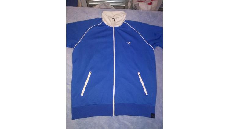 VENDO CAMPERA ORIGINAL DIADORA