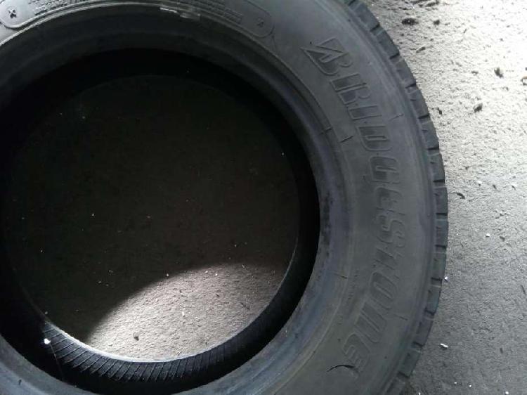 Cubierta Bridgestone 215/75 R 17,5 M 714 Usada