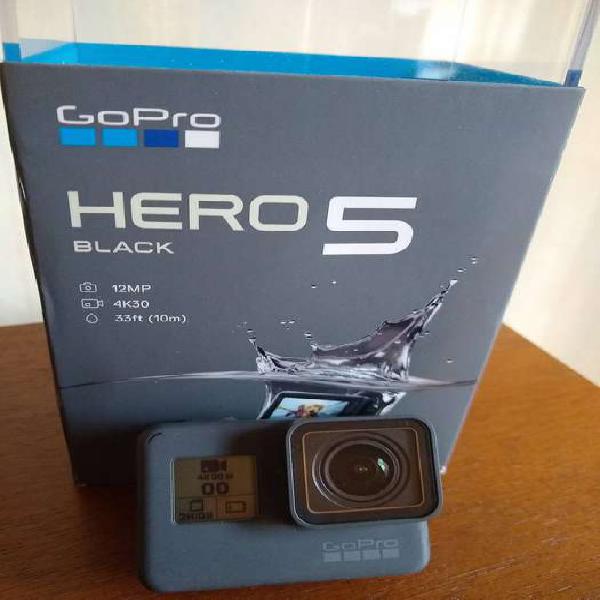 GOPRO HERO 5 BLACK + 64 GB + ACCESORIOS