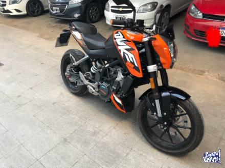 KTM DUKE 200 con 2200 kilometros (IMPECABLE)