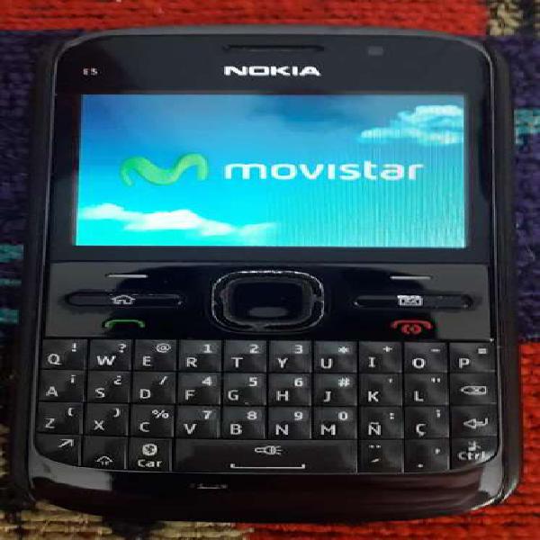 NOKIA E5 con cargador y memoria microSd