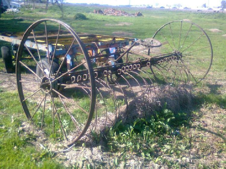 Rastrillo antiguo de campo