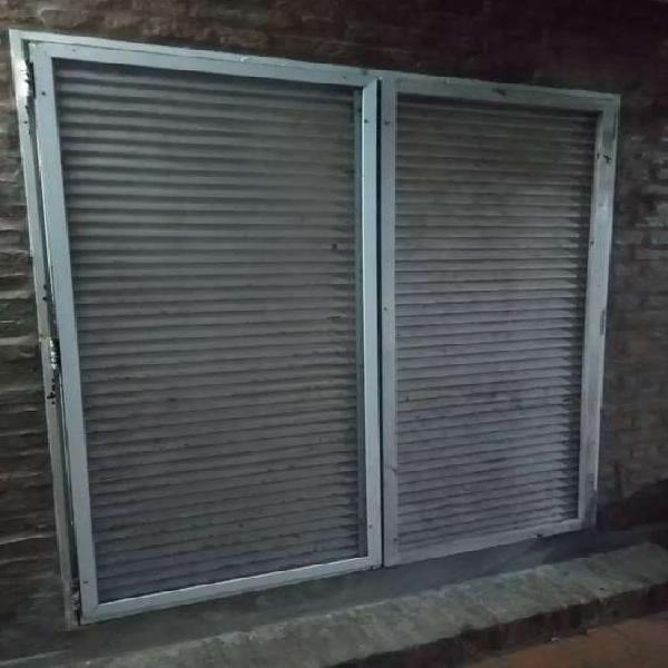 Vendo conjunto persiana de hierro/puerta ventana