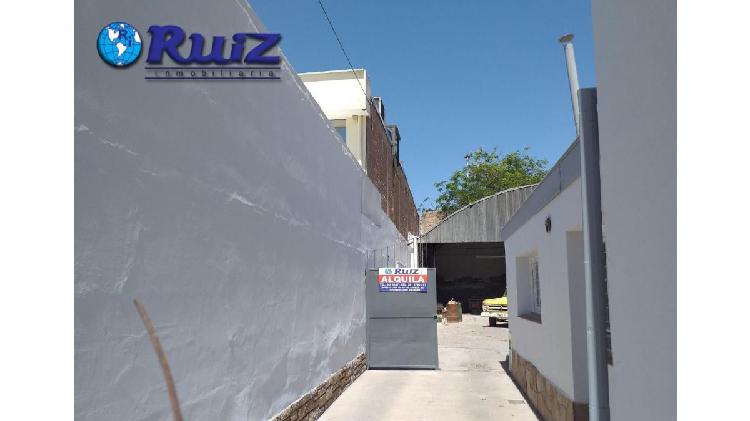 RUIZ INMOBILIARIA ALQUILA CASA CON GALPON SOBRE BANDERA DE