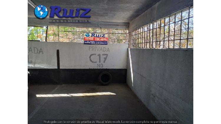 Ruiz inmobiliaria vende cochera en pleno centro Mendocino.
