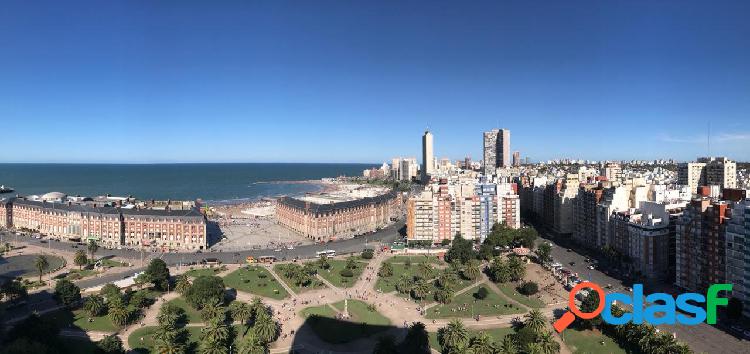 2 ambientes con vista panorámica al mar y Plaza Colón.