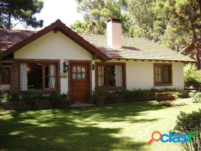 Casa De 4 Ambientes Con 3 Baños Pinamar Norte