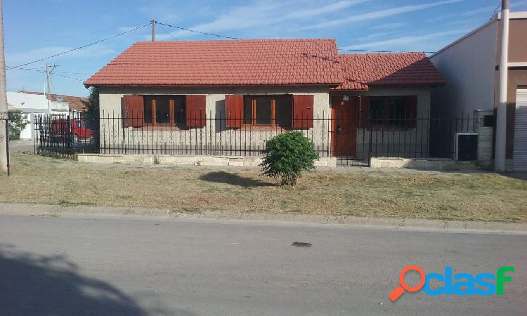 Casa en Alquiler. 3 Amb. 2 Dor. 360 M2. 90 M2 Cub.