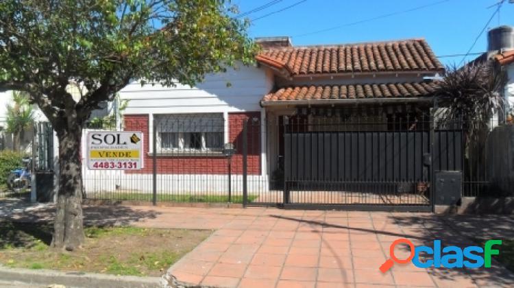 Castelar Norte Chalet 4 ambientes Acepta propiedad en parte