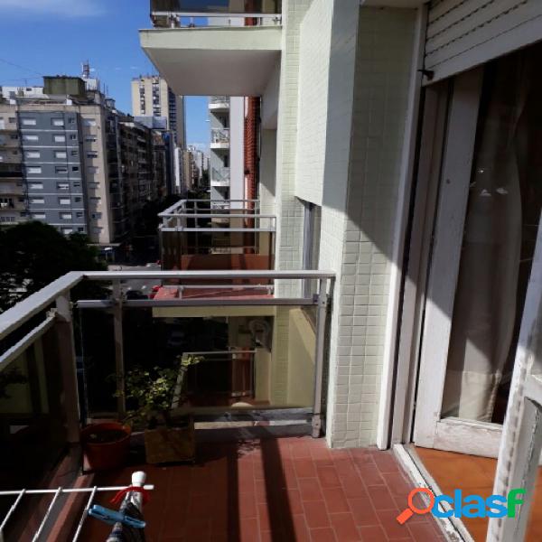 DEPARTAMENTO 2 AMBIENTES CON BALCON SALIENTE. MARZO A