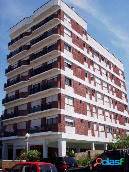 Departamento monoambiente, a metros de la costa y con vista