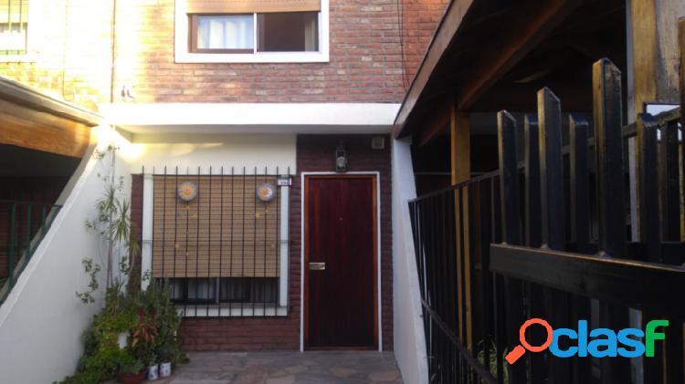 Duplex de 3 Amb. C/cochera y Patio