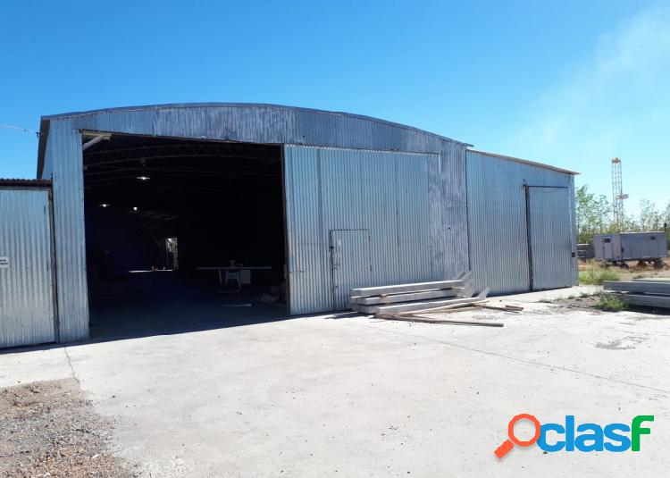 En alquiler, galpón amplio con oficinas de 60m2