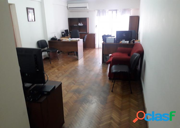 En venta departamento dos dormitorios, cochera, zona Casa de