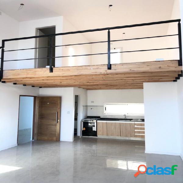 En venta departamento tipo loft, dos baños, cochera,